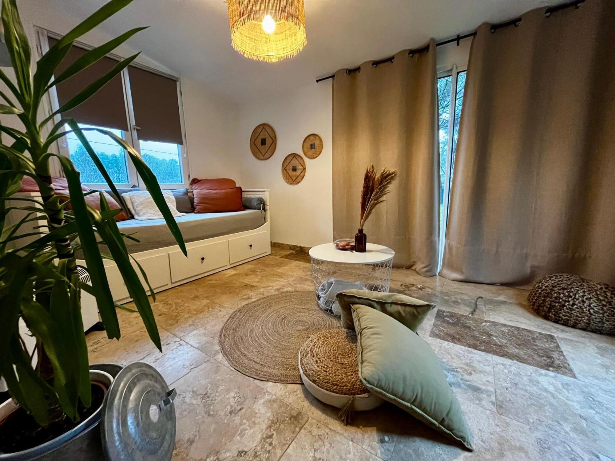 Maison Provencale Au Calme De La Campagne Avec Jacuzzi Aix-en-Provence Exteriör bild